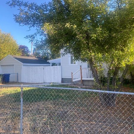 Cute Entire Small House With Large Yard! Pets Welcome! غرب مدينة فالي المظهر الخارجي الصورة
