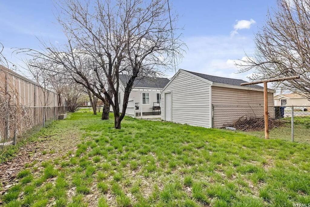 Cute Entire Small House With Large Yard! Pets Welcome! غرب مدينة فالي المظهر الخارجي الصورة