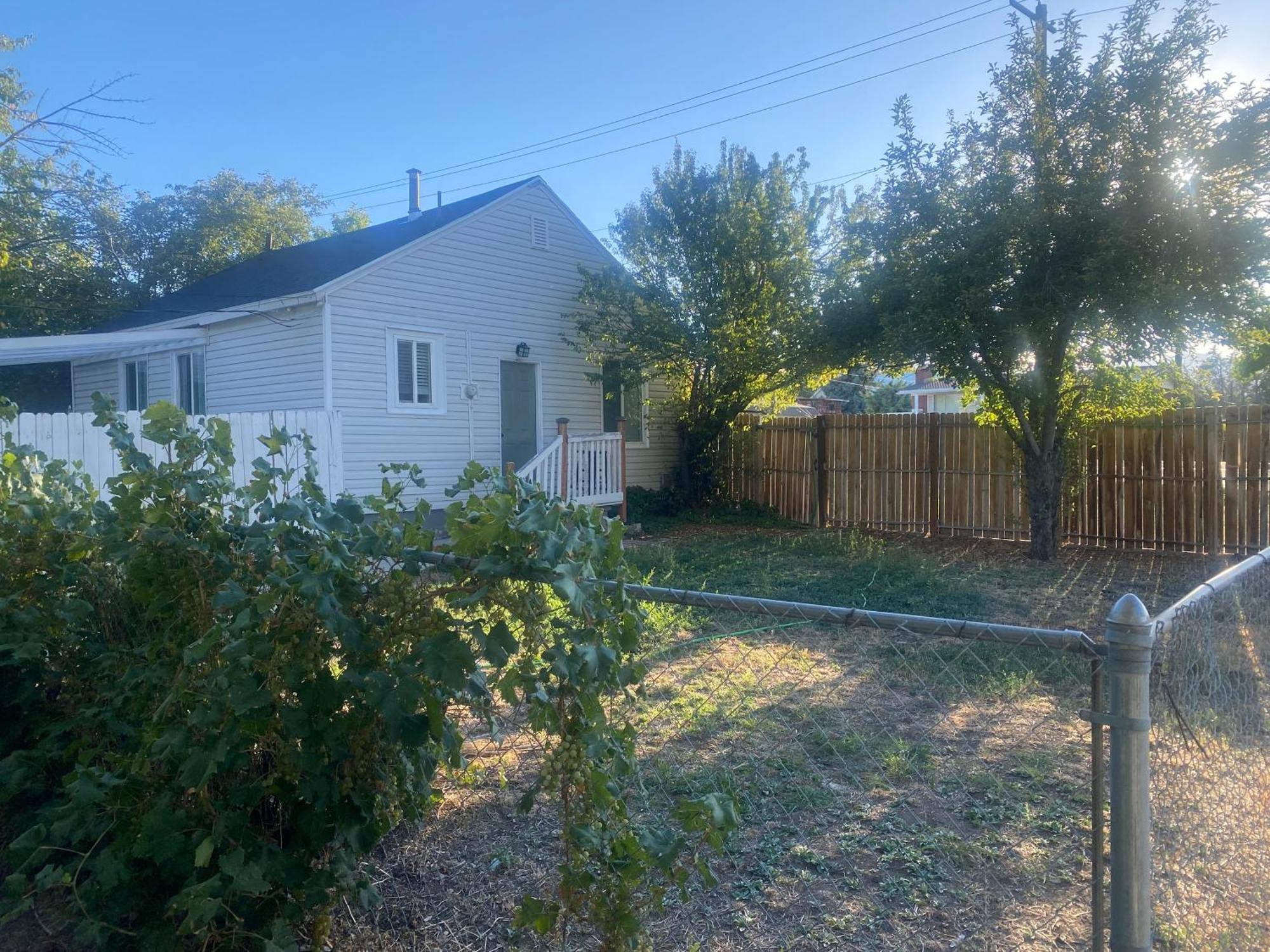 Cute Entire Small House With Large Yard! Pets Welcome! غرب مدينة فالي المظهر الخارجي الصورة