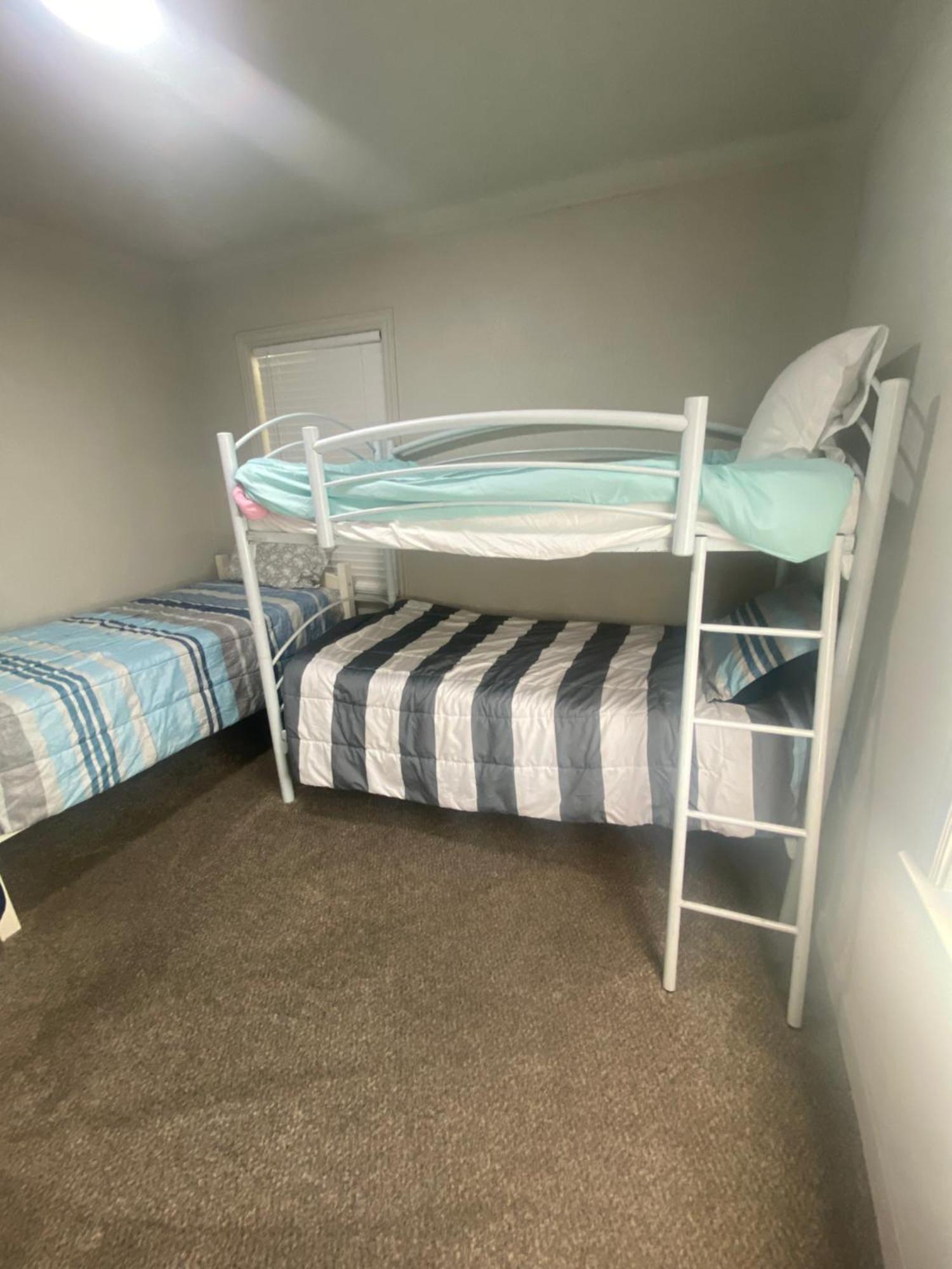 Cute Entire Small House With Large Yard! Pets Welcome! غرب مدينة فالي المظهر الخارجي الصورة