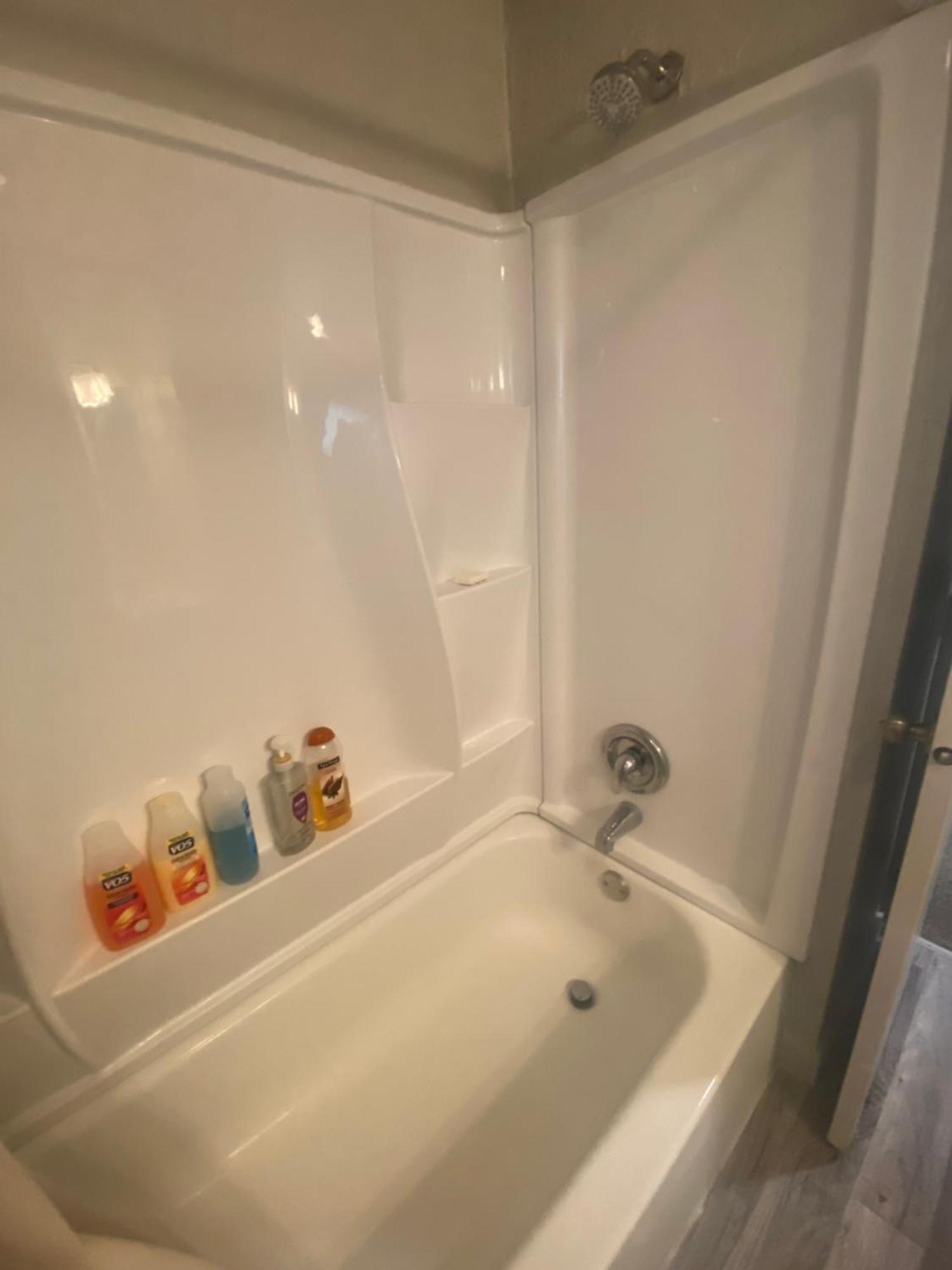 Cute Entire Small House With Large Yard! Pets Welcome! غرب مدينة فالي المظهر الخارجي الصورة