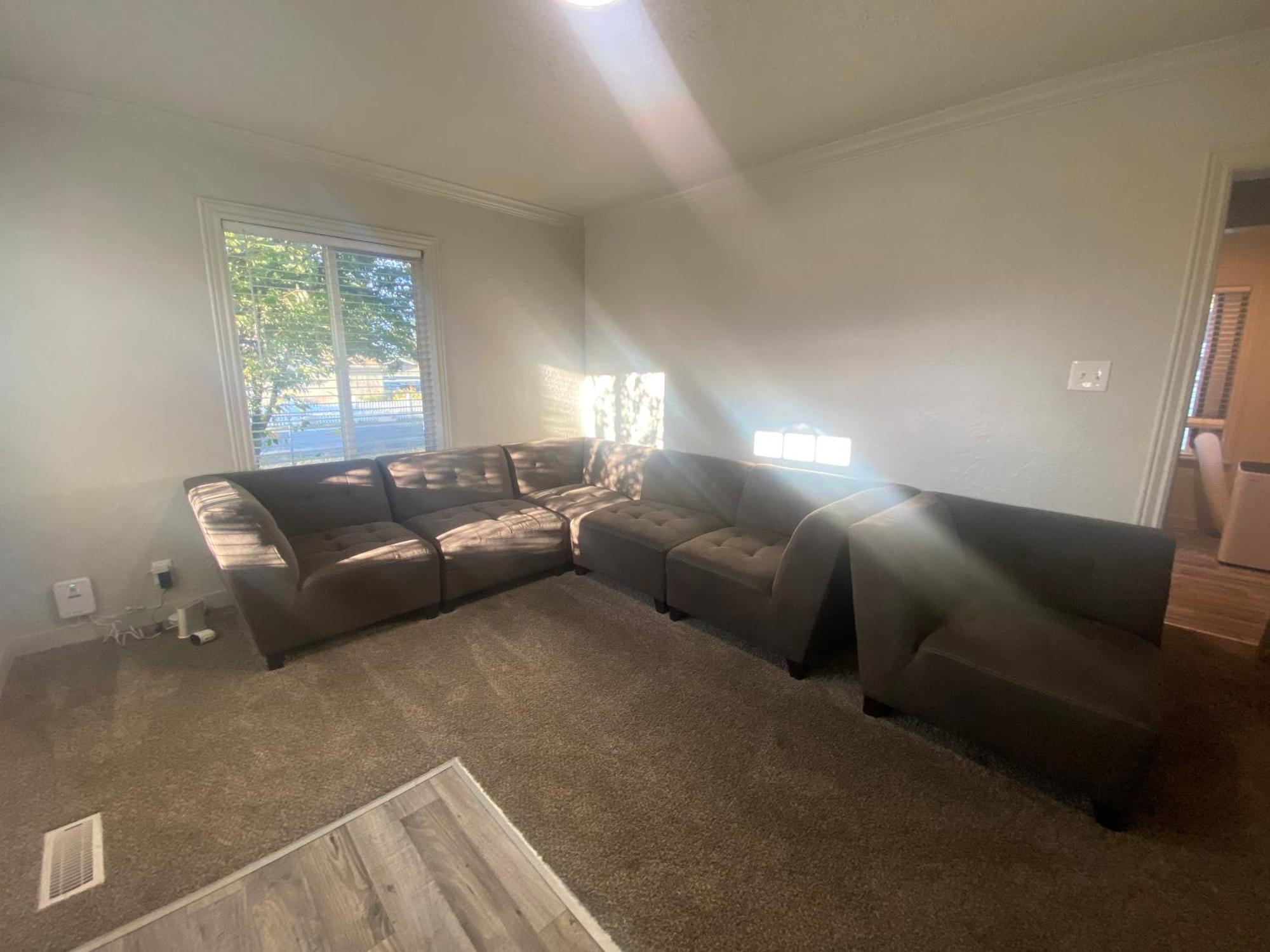 Cute Entire Small House With Large Yard! Pets Welcome! غرب مدينة فالي المظهر الخارجي الصورة